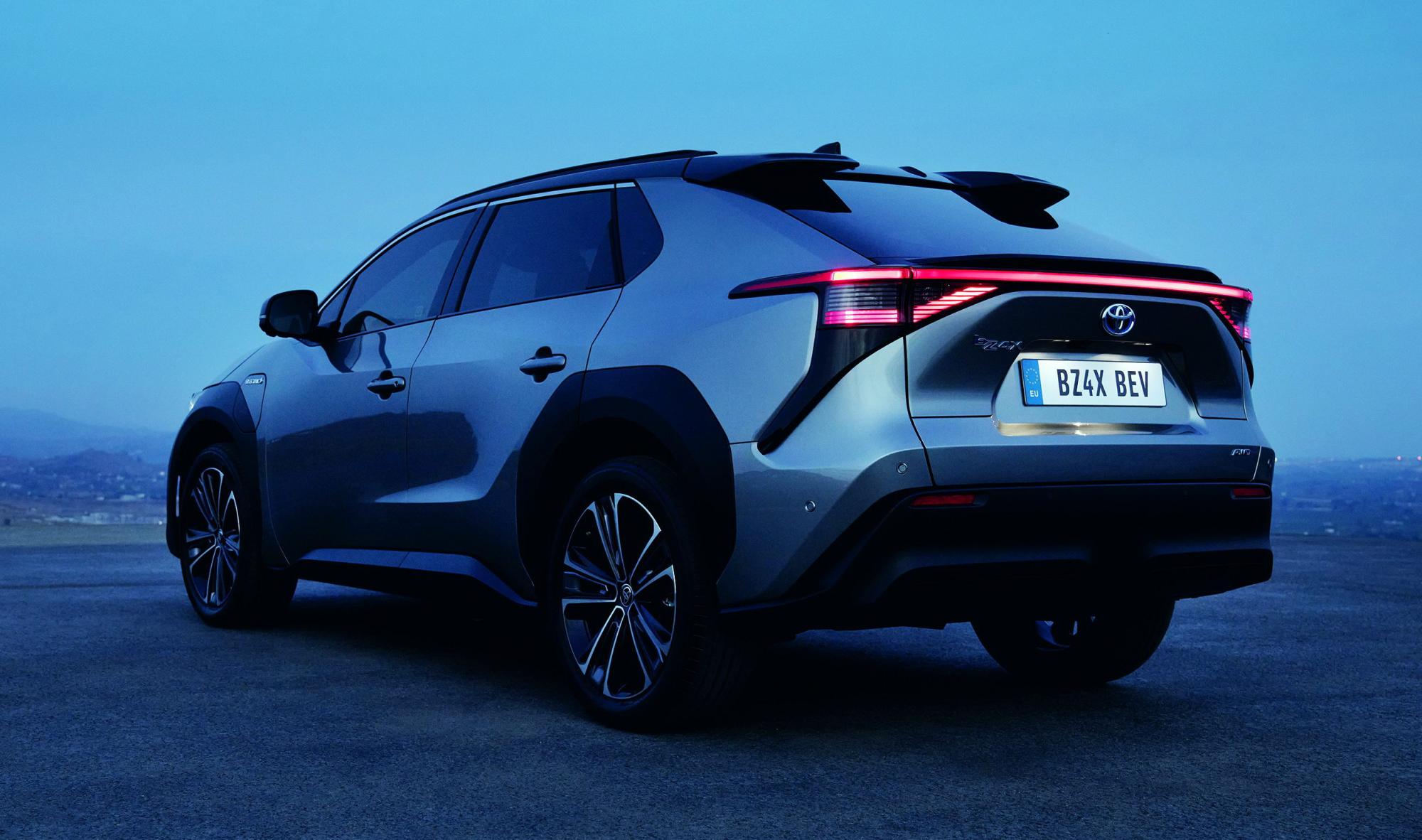 Альтернатива RAV4: Toyota представила свой первый электрический кроссовер